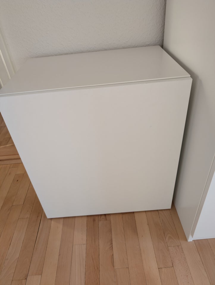 Andet skab, IKEA, b: 60 d: 42 h: 64