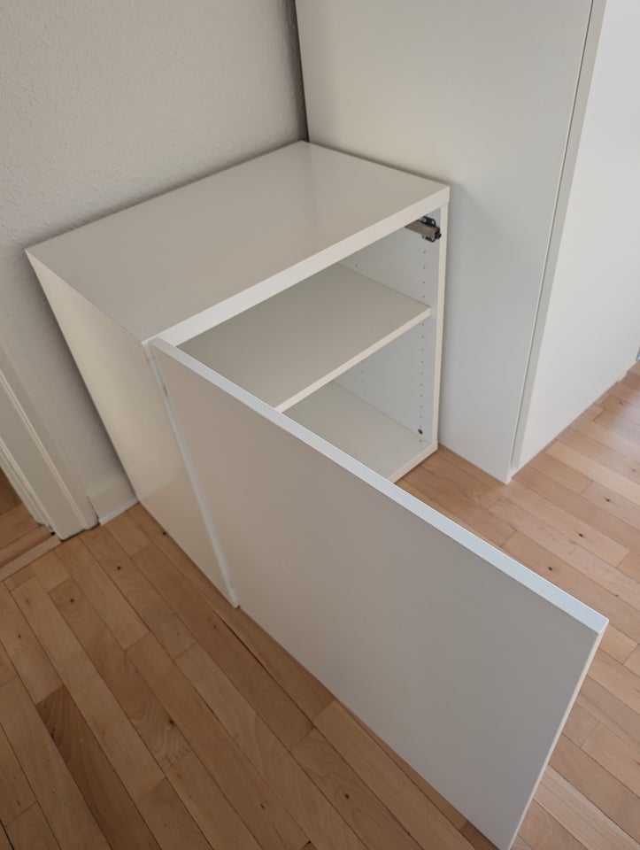 Andet skab, IKEA, b: 60 d: 42 h: 64