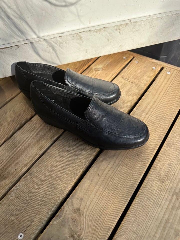 Loafers, str. 39, Ara