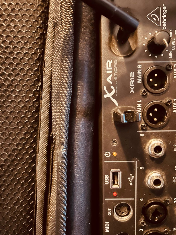 Behringer X AIR XR12 med taske,