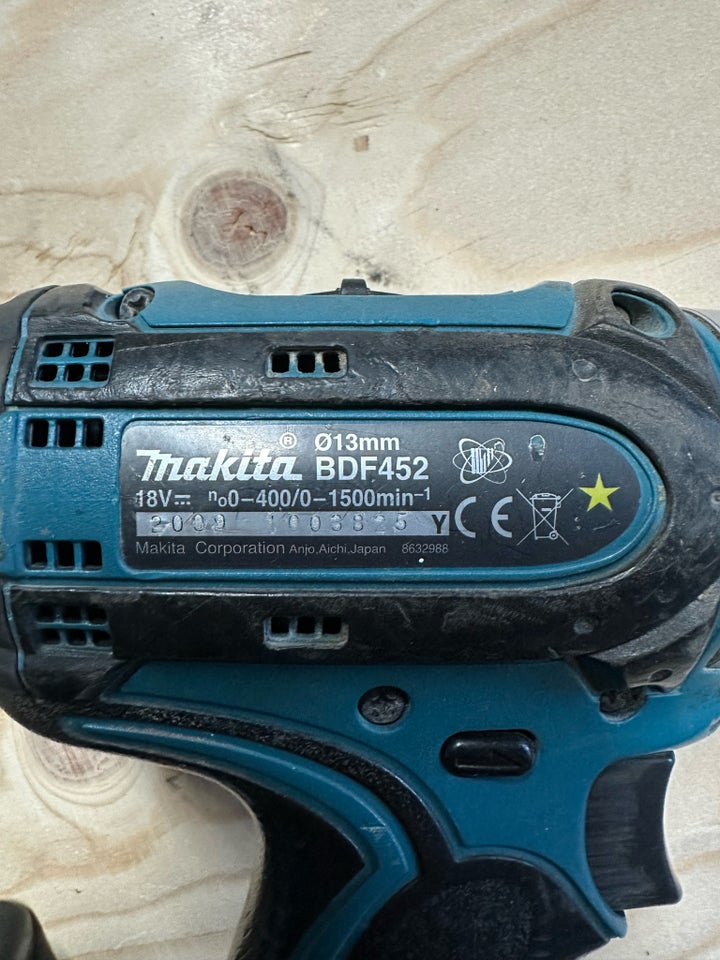 Skruemaskine, Makita BDF452