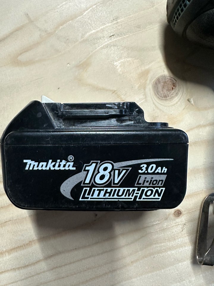 Skruemaskine, Makita BDF452