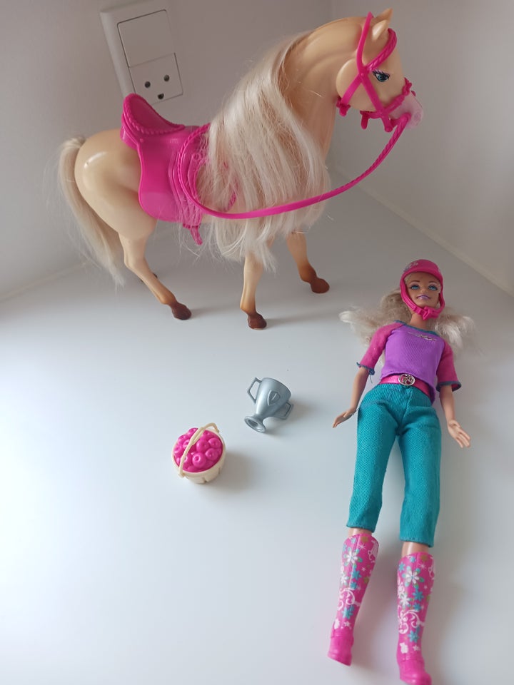 Barbie, Barbiedukke og hest