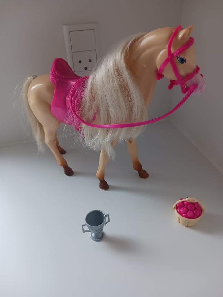 Barbie, Barbiedukke og hest