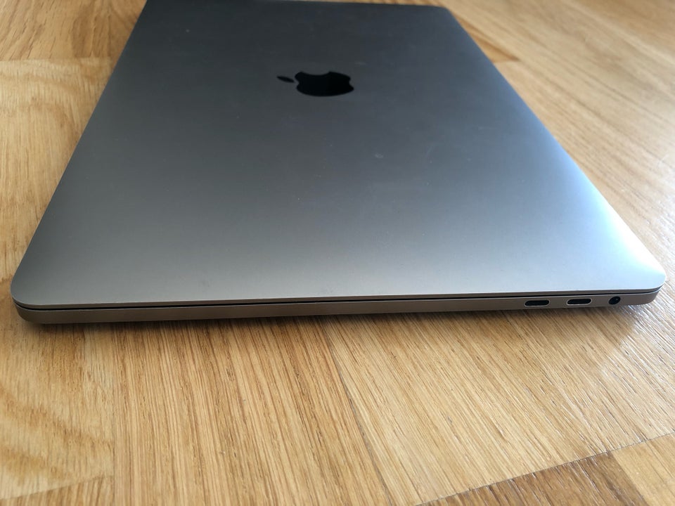 MacBook Pro A1989 i5 24GHz GHz