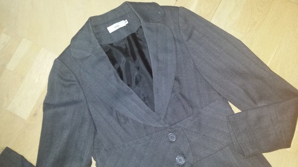 Blazer, str. 38, Milla