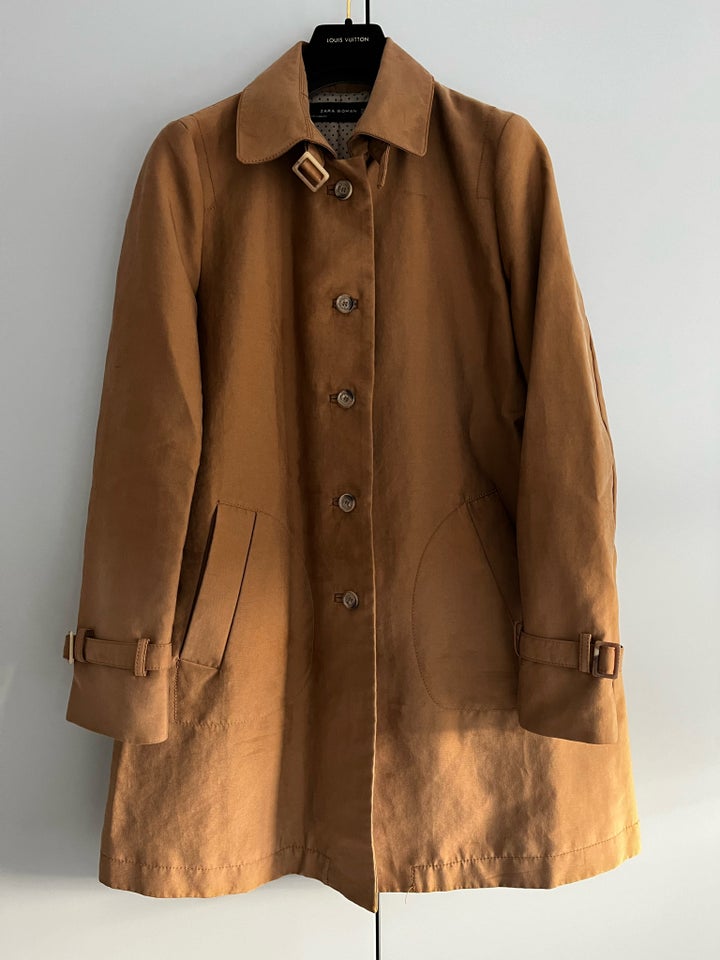 Trenchcoat, str. 40, Zara