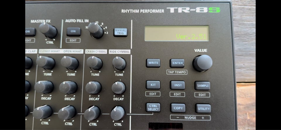 Groovebox, Roland TR-8S Rhythm