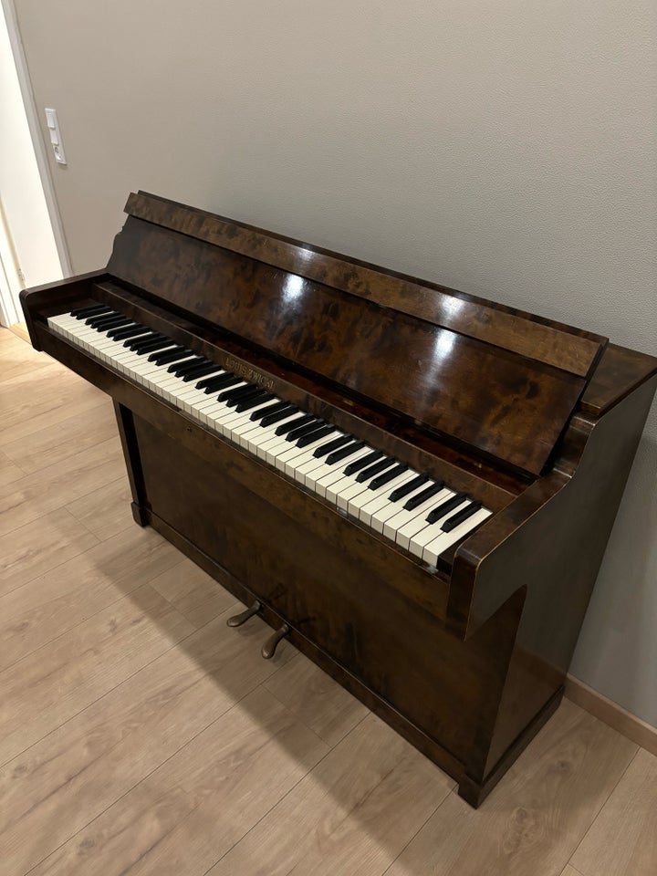 Piano, Louis Zwicki