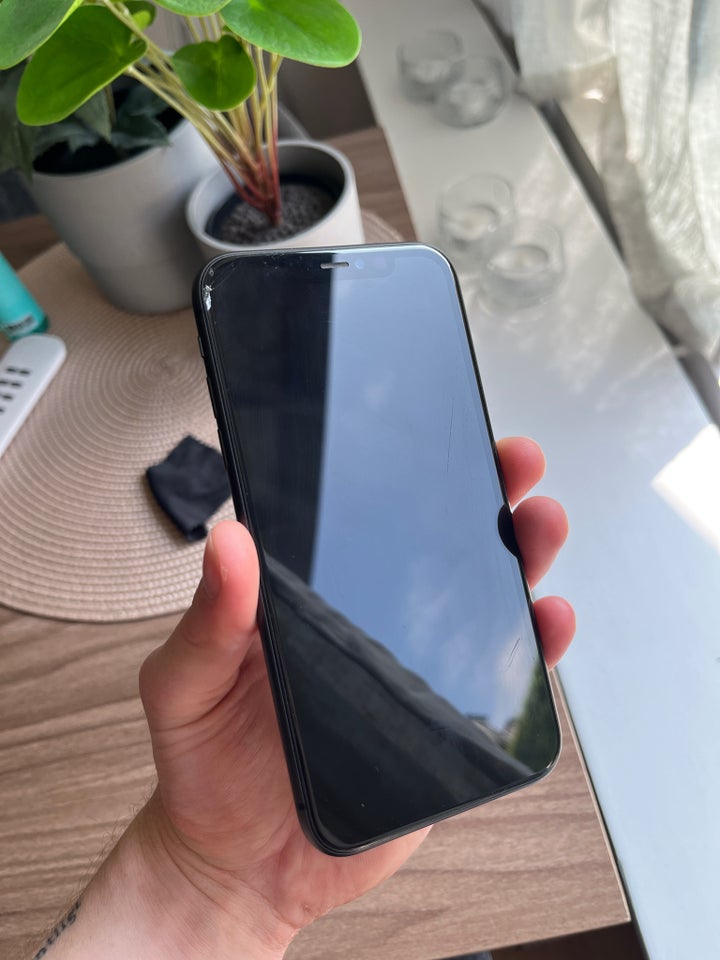 iPhone 11, 128 GB, sort