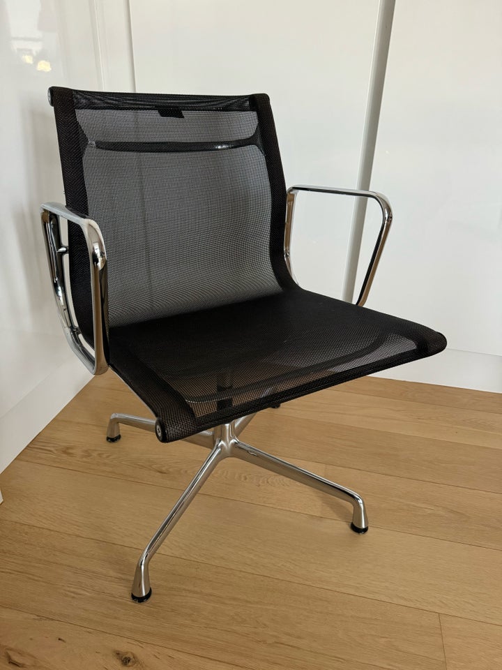 Eames, Eames Ea-108