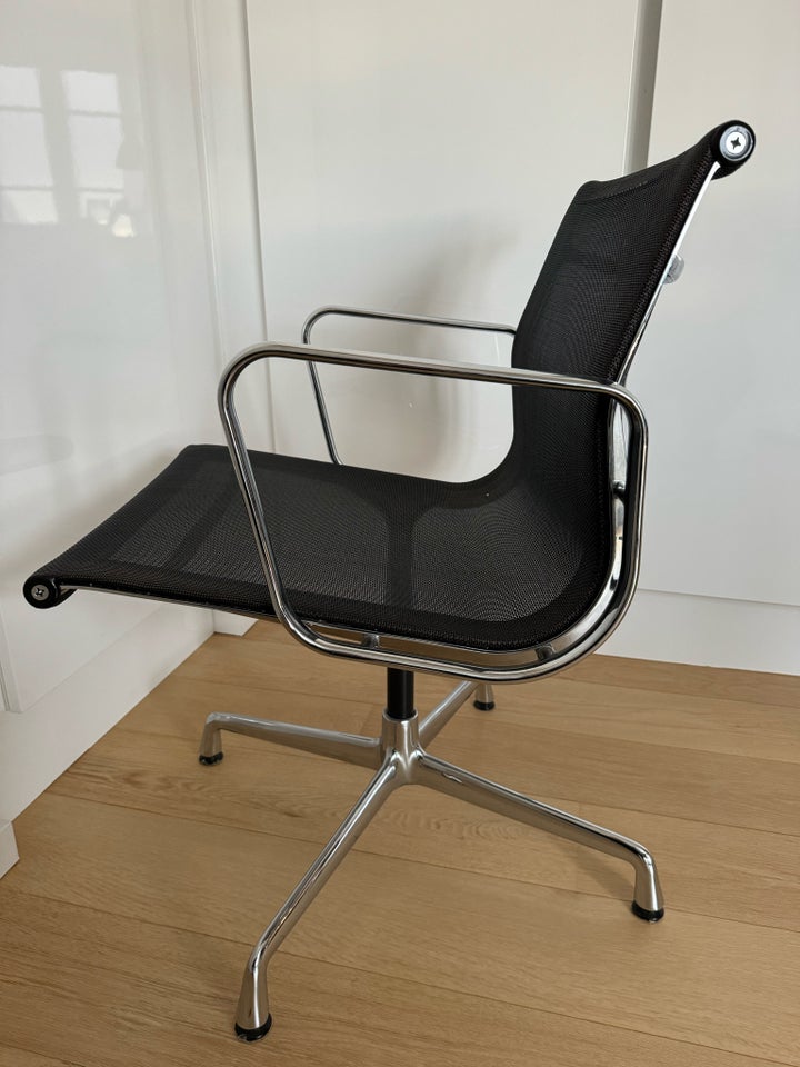 Eames, Eames Ea-108