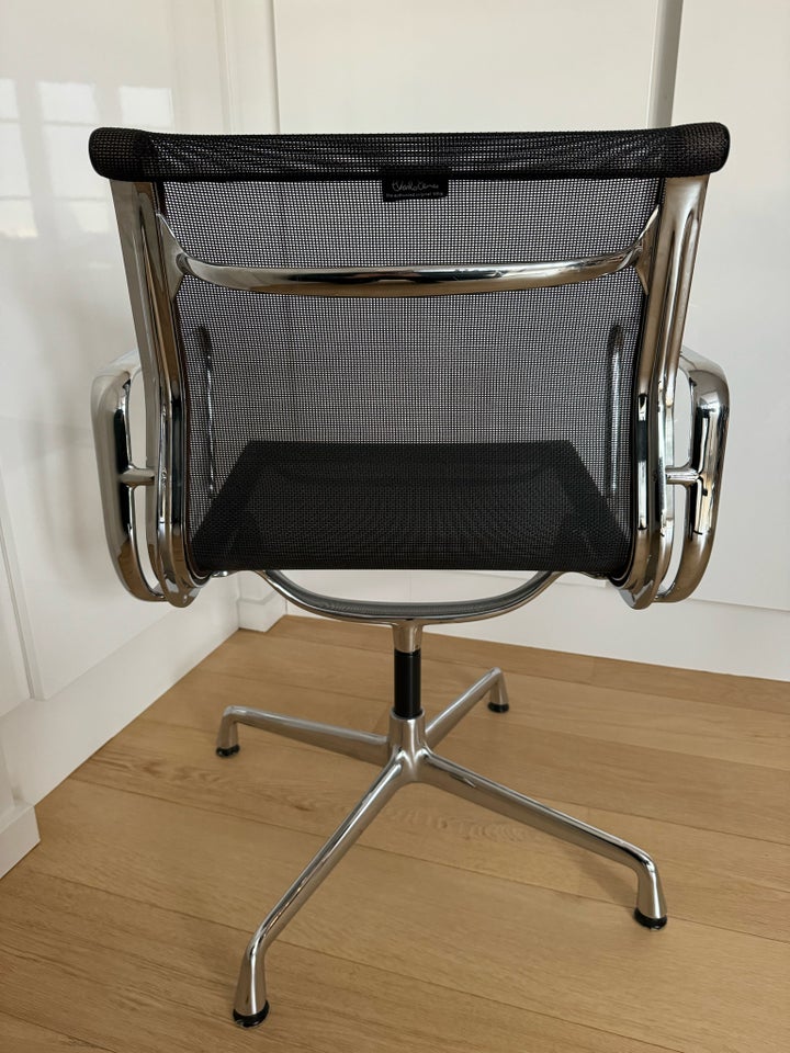 Eames, Eames Ea-108