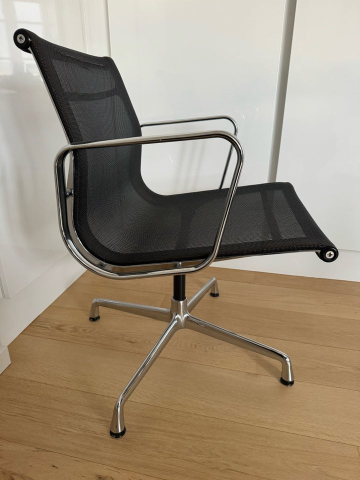 Eames, Eames Ea-108