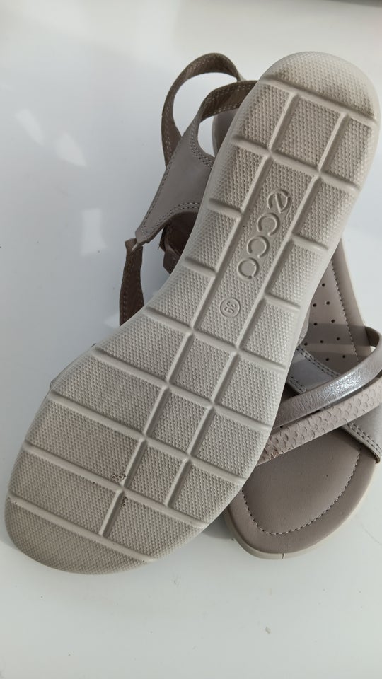 Sandaler, Ecco, str. 39