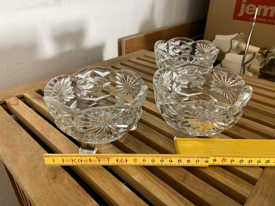 Glas, Presset glas skåle. 3 stk