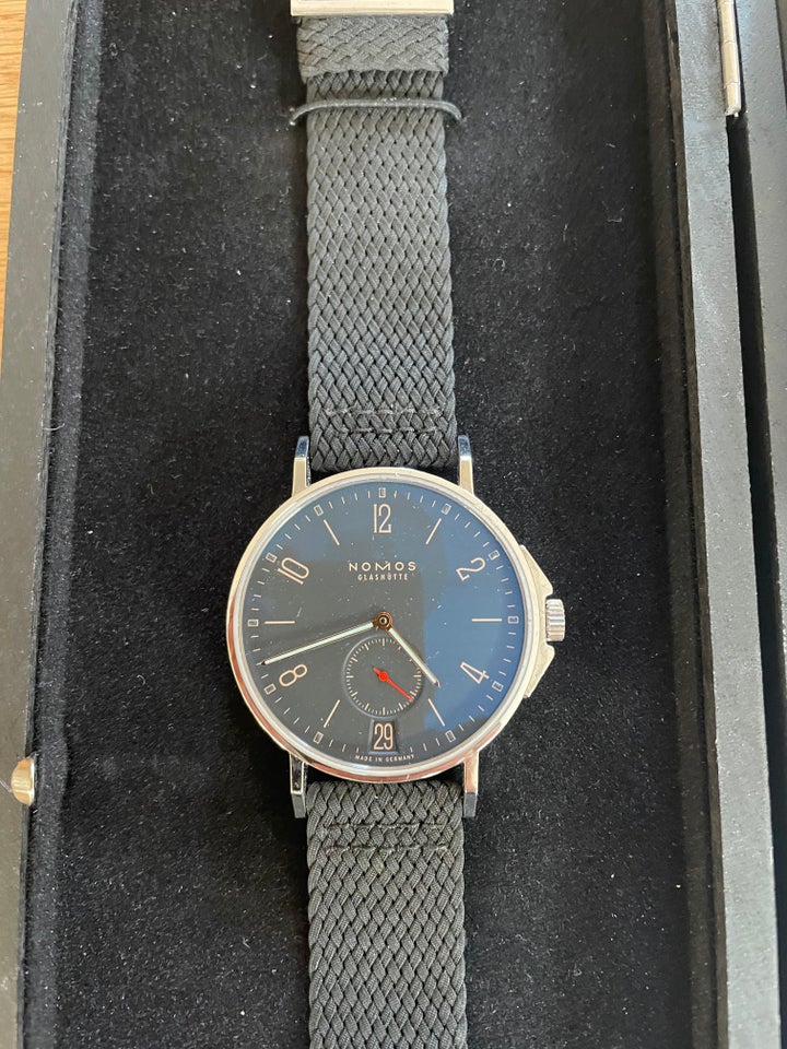 Herreur, Nomos Glashutte