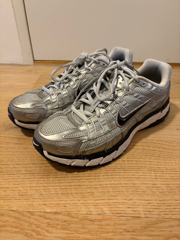 Sneakers, str. 42, Nike P-6000