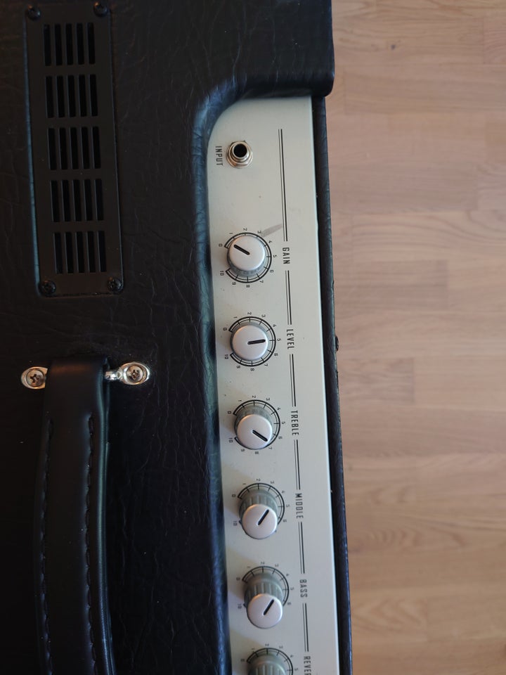 Guitarcombo, Crate V18, 18 W