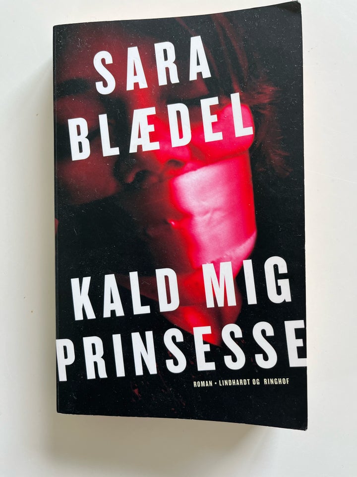 Aldrig mere fri , Sara Blædel ,