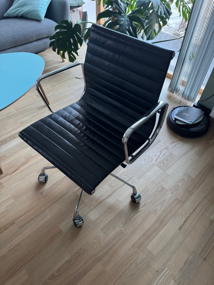 Anden arkitekt, Eames EA 108