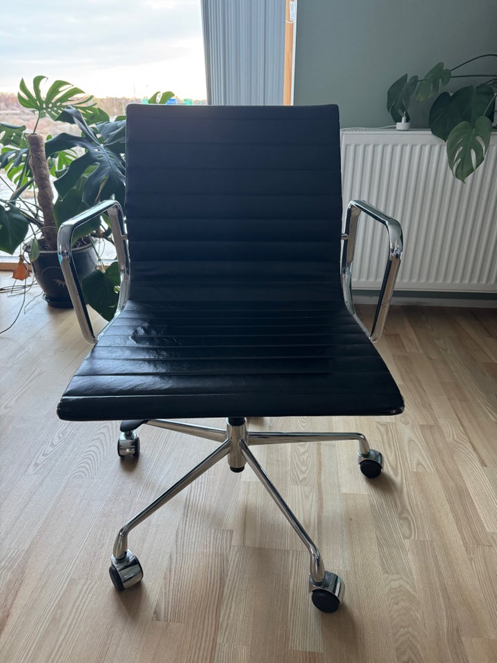 Anden arkitekt, Eames EA 108