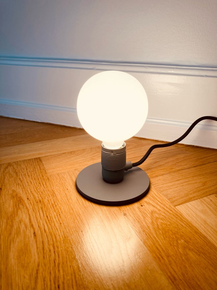 Anden bordlampe, Frama