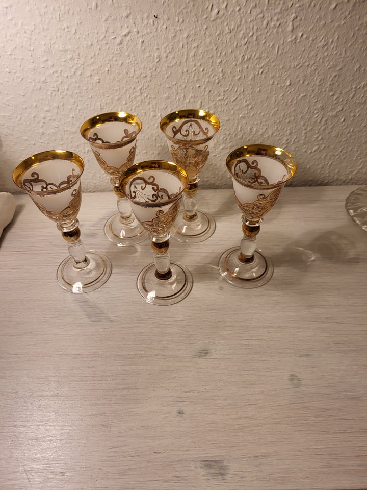 Glas, Glas med guld