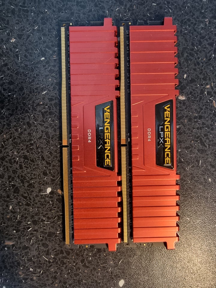 Corsair 2x8 DDR4 SDRAM