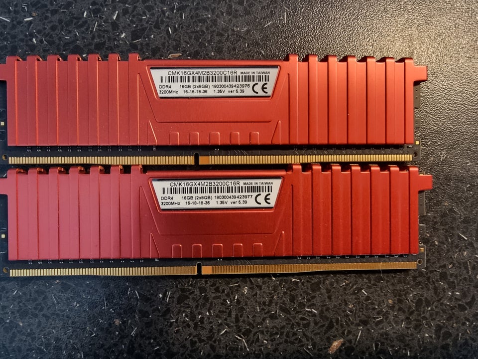 Corsair 2x8 DDR4 SDRAM