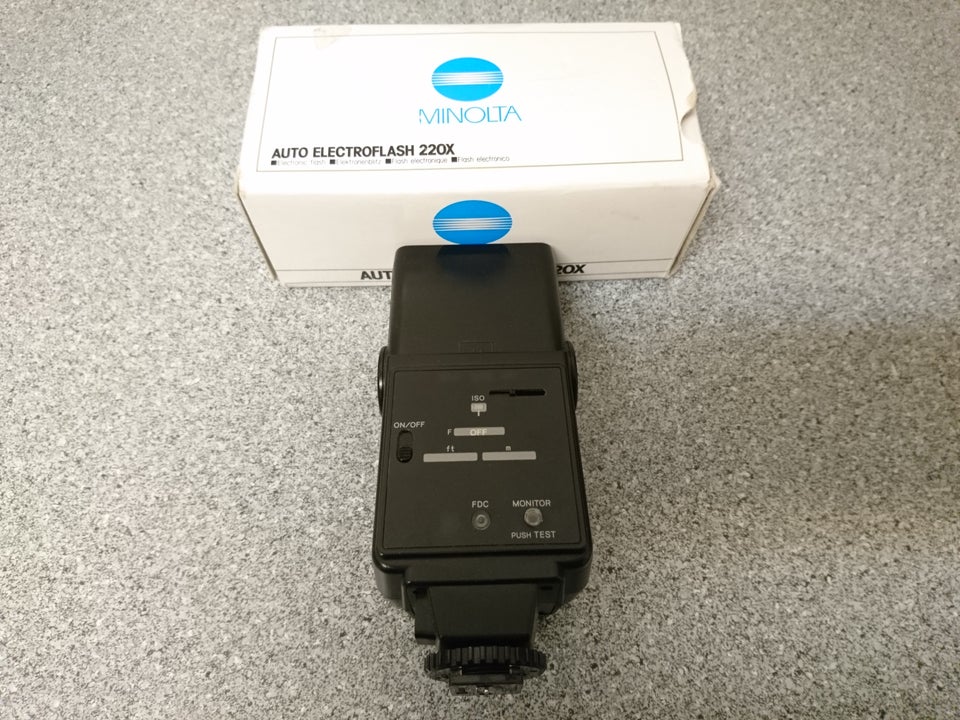 Minolta, auto electroflash 220X,