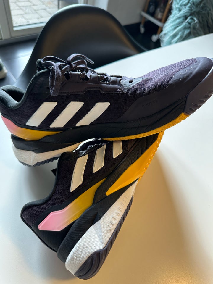 Håndboldsko, Adidas Crazyflight