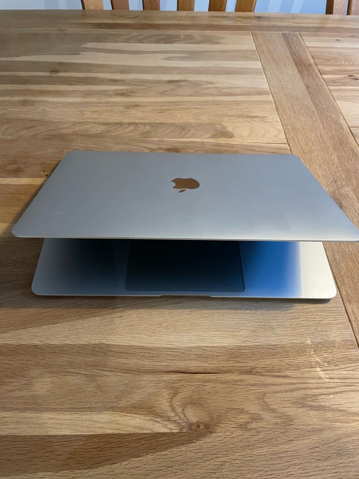 MacBook Air, 13" , M1 GHz