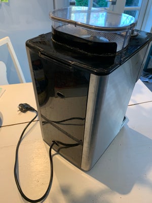Kaffemaskine med kværn Sandstrøm