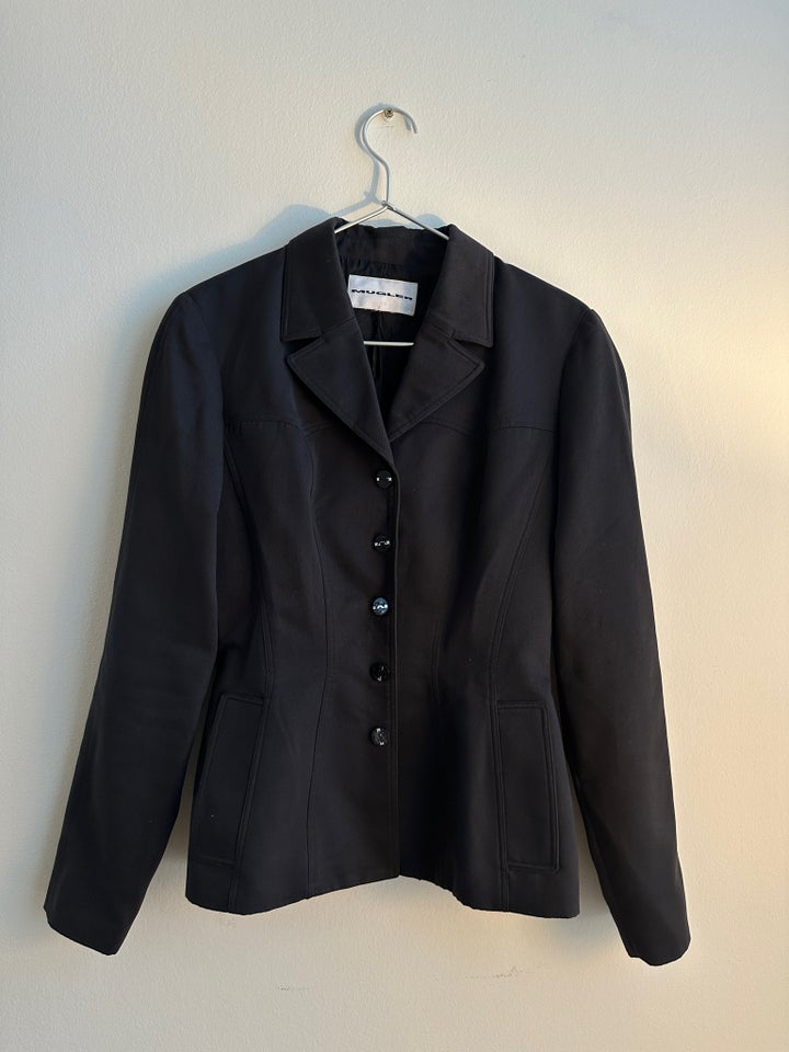 Blazer, str. 36, Mugler