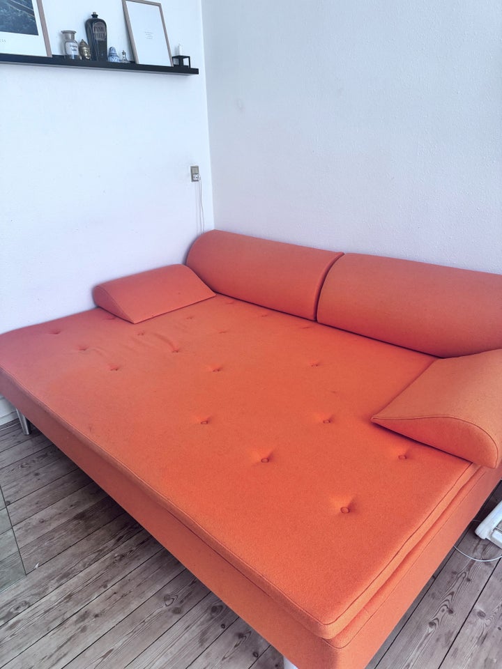 Smuk Orange Daybed fra Gubi