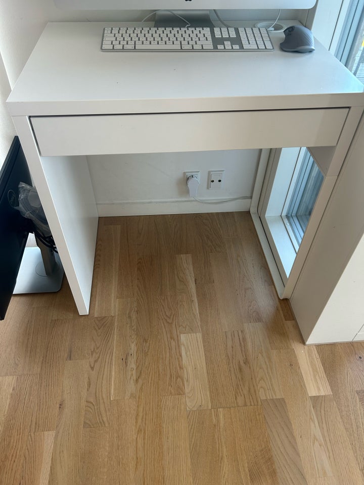 Skrivebord, IKEA, b: 73 d: 50 h: 75