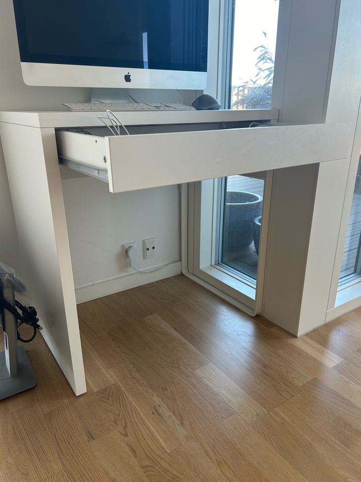 Skrivebord, IKEA, b: 73 d: 50 h: 75