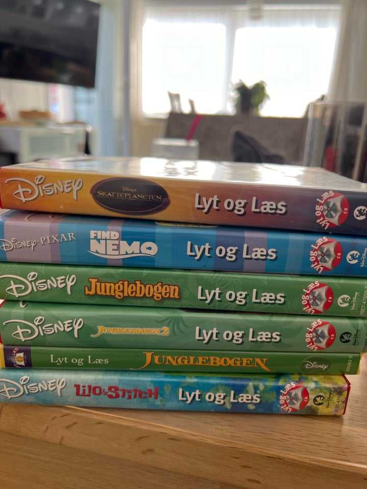 Ly og læs, Disney