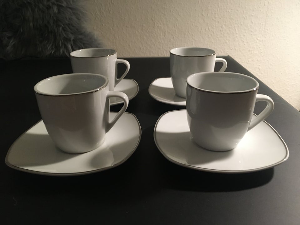 Porcelæn 4 kaffekopper +