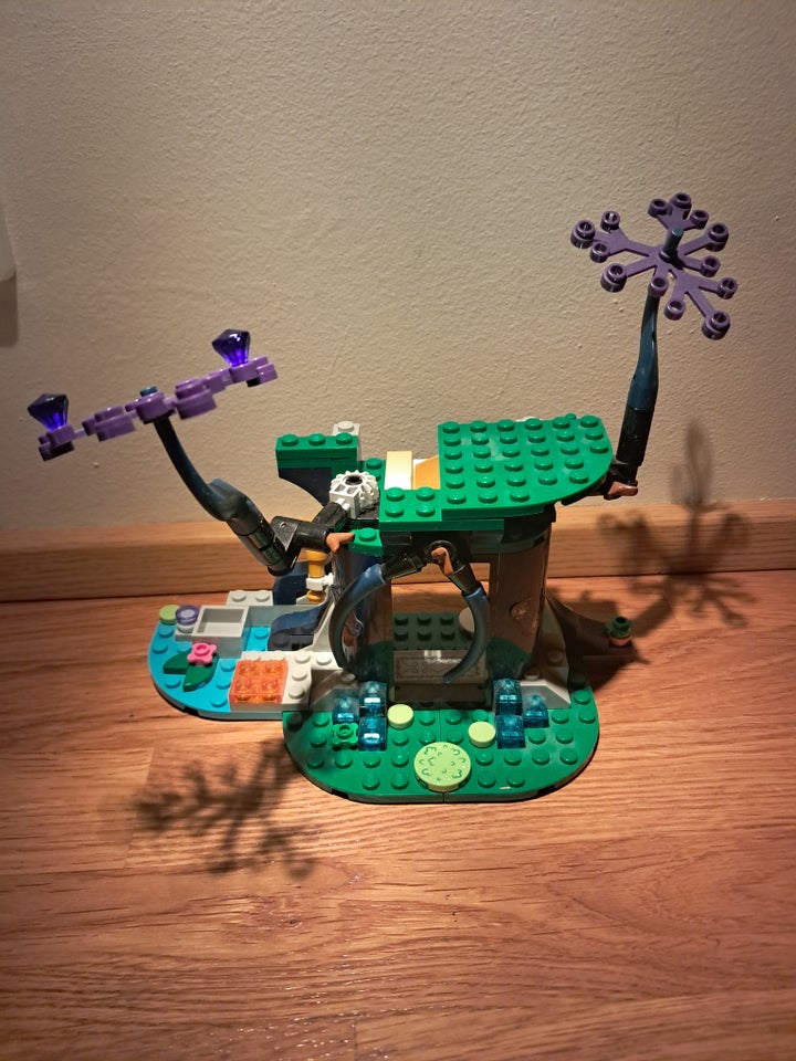 Lego Elves, Hytte med træer