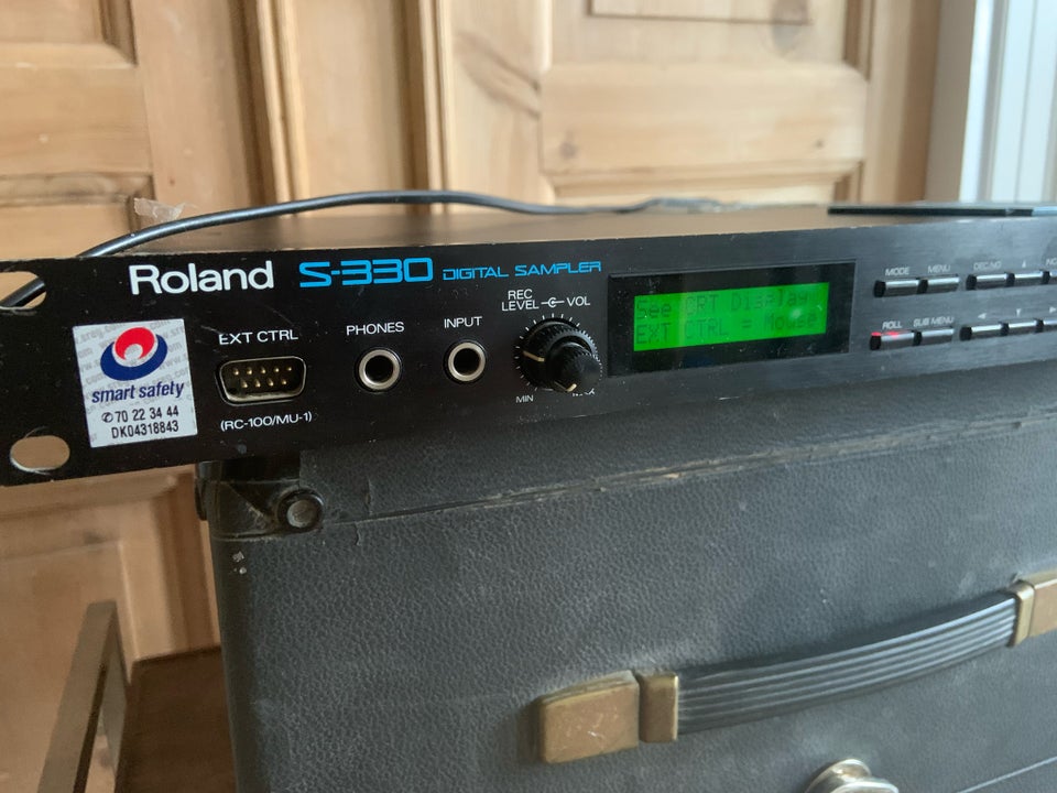 Sampler, Roland S-330