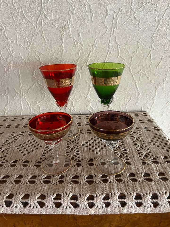 Glas 2 vinglas og 2 cocktail glas