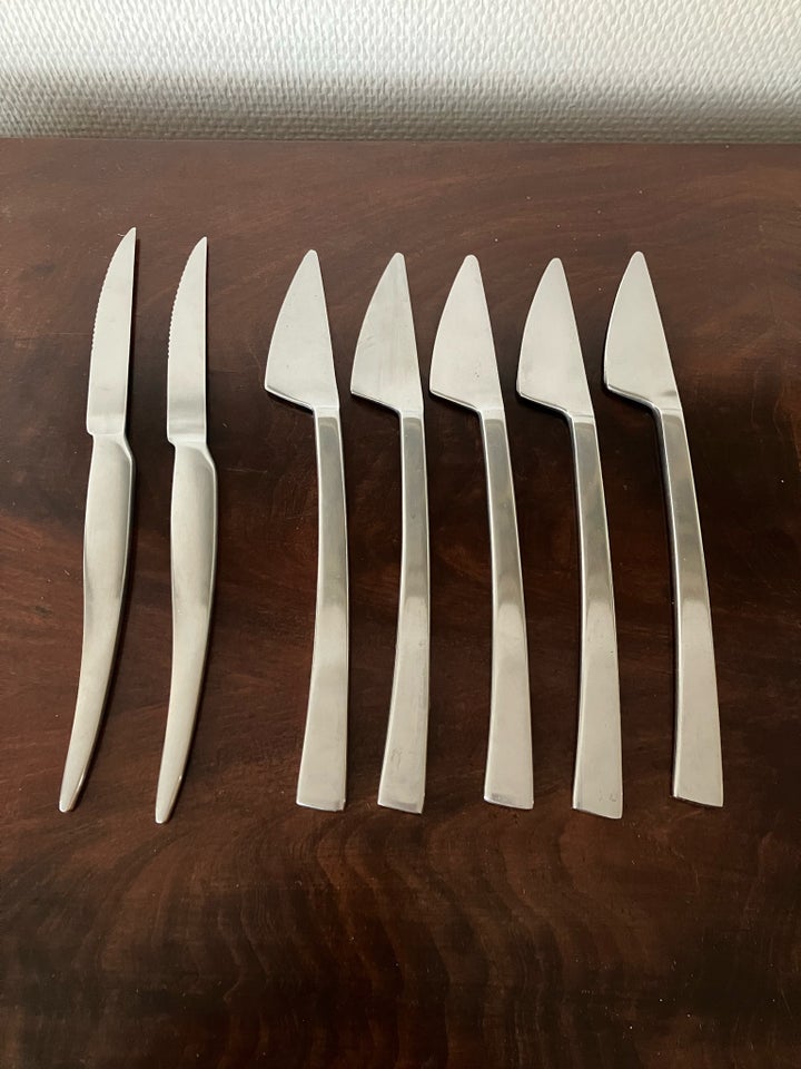 Bestik 5 middagsknive og 2