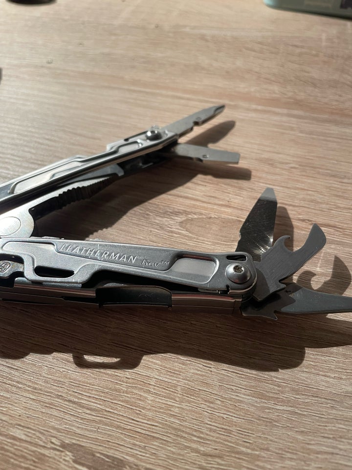 Hobbykniv, Leatherman Rev