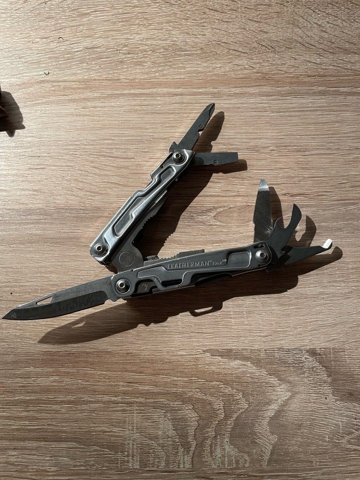 Hobbykniv, Leatherman Rev