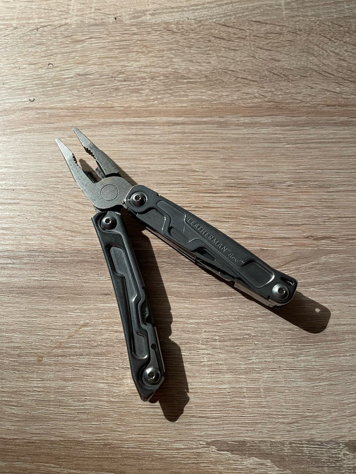 Hobbykniv, Leatherman Rev