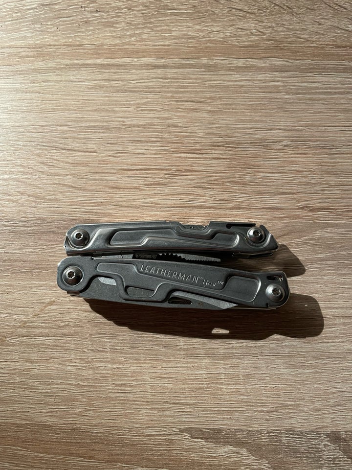 Hobbykniv, Leatherman Rev