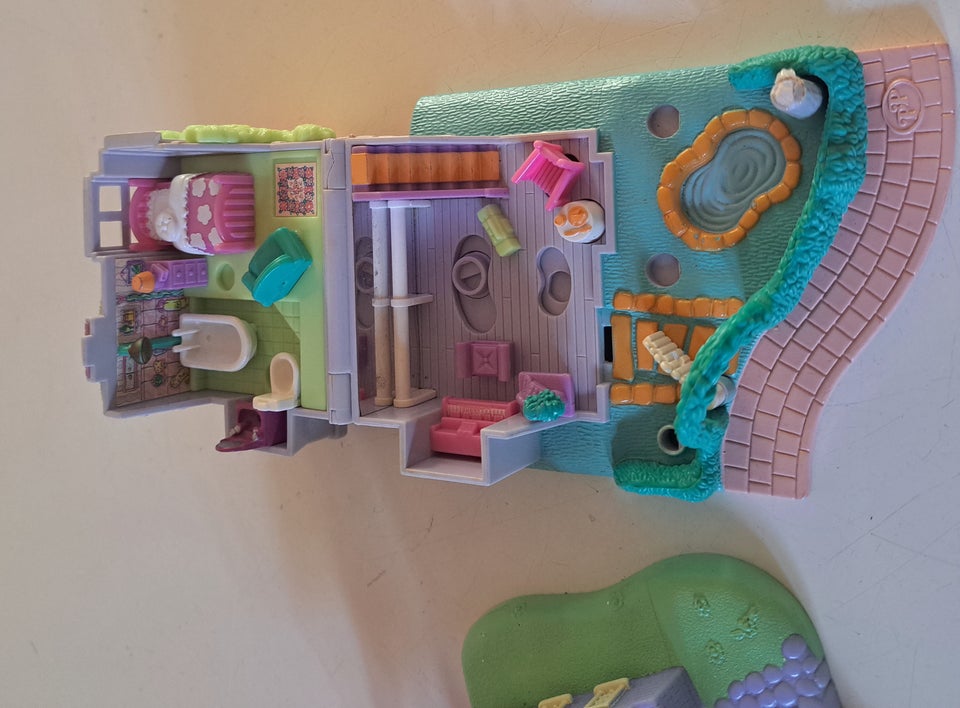 Polly Pocket, Slot og hus m