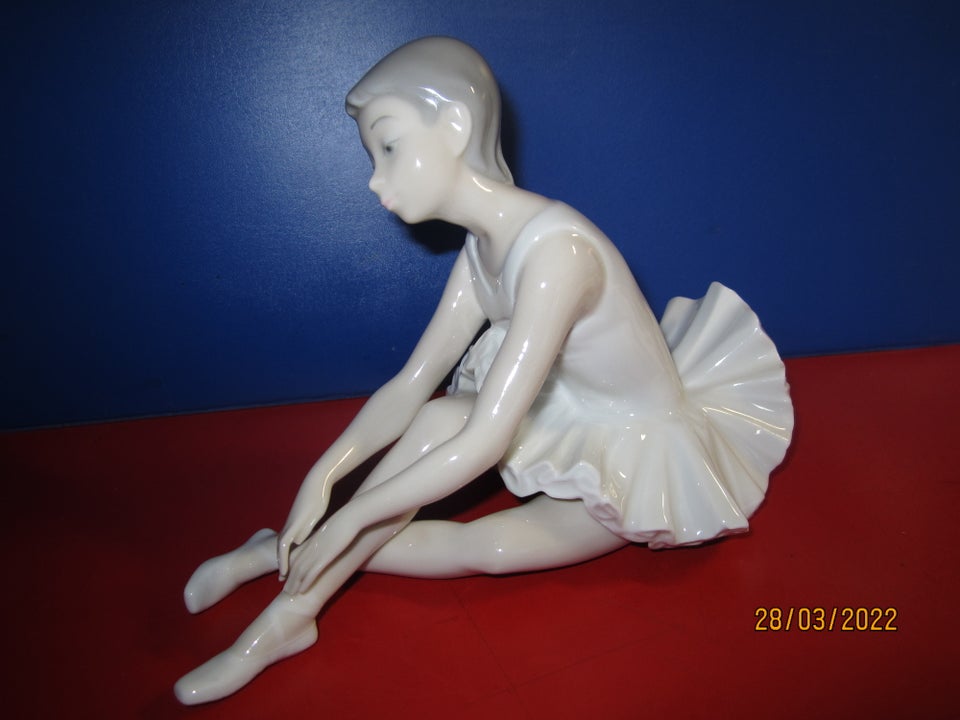 Andet, (734) Ballerina strækker